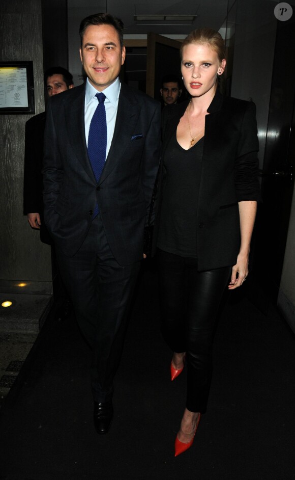 David Walliams et sa femme Lara Stone sortent du restaurant Nobu à Londres, le 19 février 2014.