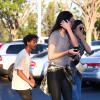 Kendall et Kylie Jenner avec Jaden Smith dans les rues de Calabasas à Los Angeles, le 13 mars 2014.