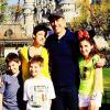 Jerry Seinfeld avec sa femme Jessica et leurs trois enfants à Disney World Resort, à Orlando en Floride, le 16 mars 2014.