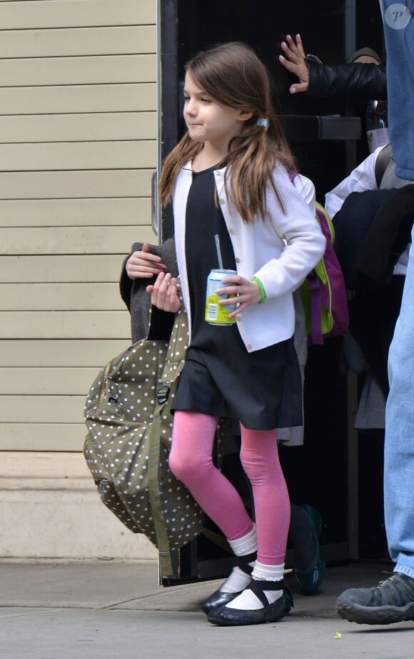 Suri Cruise sort de l'école à New York, le 11 mars 2014.