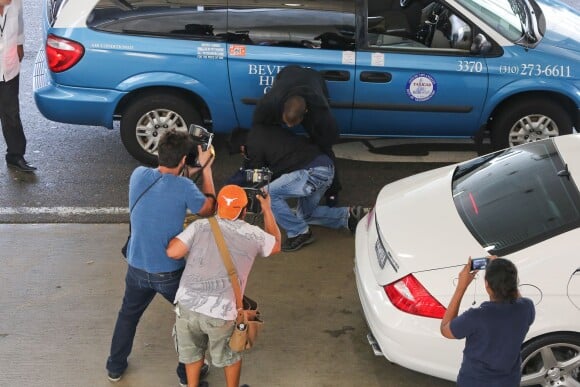 L'incident entre Kanye West et le paparazzi Daniel Ramos a eu lieu à l'aéroport de Los Angeles, le 19 juillet 2013.