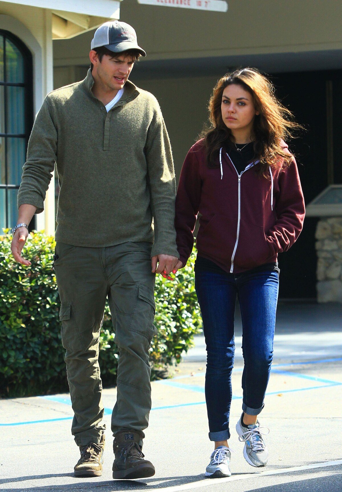 Vidéo : Exclusif - Mila Kunis et Ashton Kutcher dans les rues de