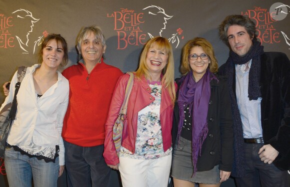 Mario et Stone et leurs enfants - Première de la comédie musicale "La Belle et la Bête" avec Vincent Niclo dans le rôle de la Bête au théâtre Mogador à Paris le 20 mars 2014.