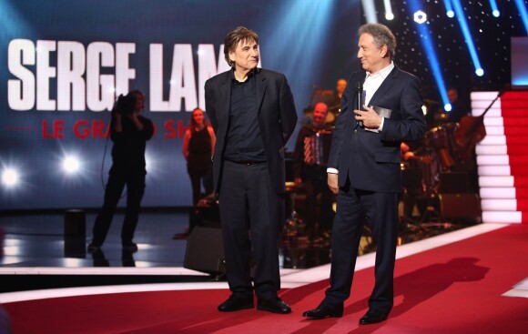 EXCLU - Serge Lama et Michel Drucker lors de l'enregistrement de l'émission TV pour France 2, "Le Grand Show" de Michel Drucker avec en invité d'honneur Serge Lama, qui sera diffusée le 22 mars 2014 sur France 2, le 10 mars 2014.