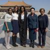Michelle Obama a visité la Cité interdite à Pékin en Chine, avec la première dame chinoise Peng Liyuan, sa mère et ses filles, le 21 mars 2014.