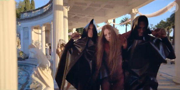 Le château Hearst sert de décor au film de Lady Gaga. Image du clip G.U.Y., ''a ARTPOP film'', révélé le 22 mars 2014