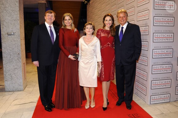 Le roi Willem-Alexander, la reine Maxima des Pays-Bas, Lady Daniela Schadt, et Karlheinz Kögel et sa femme aux Media Awards à Baden-Baden le 21 mars 201421/03/2014 - Baden Baden