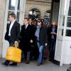 Arrivés à la gare de l'Est d'un train en provenance de Strasbourg, où Carla Bruni se produisait la veille, Nicolas Sarkozy et sa femme se sont rendus directement au bureau de vote du 16e arrondissement à Paris, le 23 mars 2014.