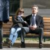 Nicolas Sarkozy et sa femme Carla Bruni se prélassent sur un banc du lycée du bureau de vote dans le 16e arrondissement à Paris, le 23 mars 2014.