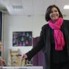 Anne Hidalgo (PS) vote pour les élections municipales dans une école du 15e arrondissement de Paris, le 23 mars 2014.