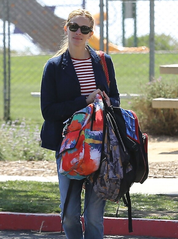 Exclusif - Julia Roberts au parc avec sa mère Betty Lou Motes et ses enfants à Los Angeles, le 13 mars 2014.