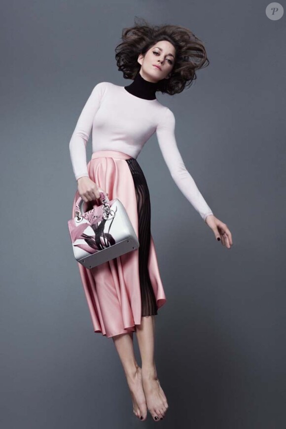 Marion Cotillard, photographiée par Jean-Baptiste Mondino pour la nouvelle campagne Lady Dior.