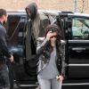 Arrivés en provenance de Los Angeles, Kim Kardashian et Kanye West rentrent à l'appartement de Kanye, dans le quartier de SoHo. New York, le 25 mars 2014.