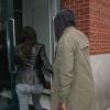 Arrivés en provenance de Los Angeles, Kim Kardashian et Kanye West rentrent à l'appartement de Kanye, dans le quartier de SoHo. New York, le 25 mars 2014.