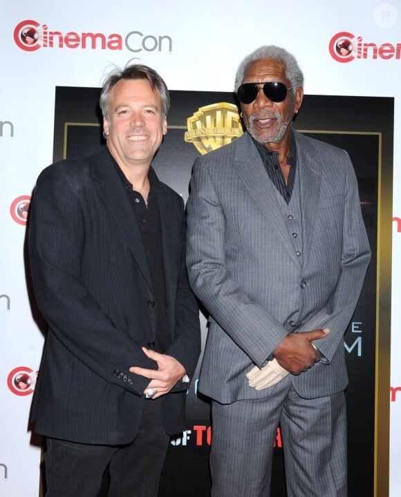 Wally Pfister et Morgan Freeman au panel Warner Bros lors CinemaCon 2014 au Caesars Palace à Las Vegas, le 27 mars 2014.