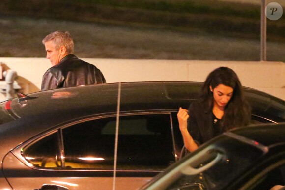 George Clooney et sa compagne Amal Alamuddin venant de dîner avec John Krasinski et sa femme Emily Blunt dans le restaurant Kazu Sushi à Studio City (Los Angeles) le 27 mars 2014