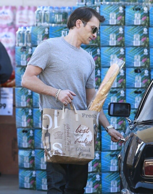Olivier Martinez va acheter une baguette de pain à West Hollywood, le 1er février 2014