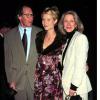 Gwyneth Paltrow avec ses parents Bruce Paltrow et Blythe Danner à Los Angeles le 25 février 1997
