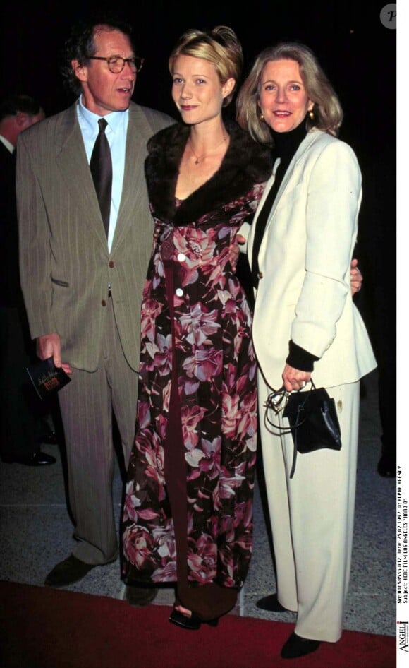 Gwyneth Paltrow avec ses parents Bruce Paltrow et Blythe Danner à Los Angeles le 25 février 1997