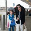 Catherine Zeta-Jones et sa fille Carys à l'aéroport de La Guardia à New York le 28 mars 2014