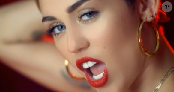 Miley Cyrus dans le clip de Mike WiLL Made-It, 23 avec Wiz Khalifa et Juicy J. Dévoilé le 24 septembre 2013.