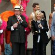  Olivia Newton-John re&ccedil;oit les cl&eacute;s de la ville de Las Vegas lors d'une c&eacute;r&eacute;monie en son honneur au Flamingo Hotel en marge de ses concerts en r&eacute;sidence. Le 2 avril 2014. 