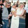 Kurt Cobain, Coutney Love et leur Fille, Frances Bean, à la cérémonie des MTV Video Music Awards à Los Angeles le 2 septembre 1993.
