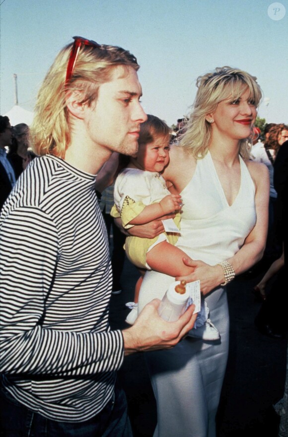 Kurt Cobain, Coutney Love et leur Fille, Frances Bean, à la cérémonie des MTV Video Music Awards à Los Angeles le 2 septembre 1993.