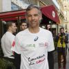 Paul Belmondo au départ du Marathon de Paris le 6 avril 2014, près des Champs-Elysées (Paris).