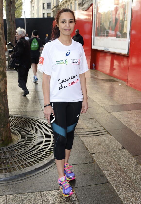 Aïda Touihri au départ du Marathon de Paris le 6 avril 2014, près des Champs-Elysées (Paris).
