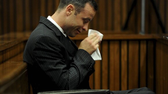 Oscar Pistorius, le procès: En pleurs et 'épuisé', il s'excuse et évoque sa mère