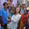 Valérie Trierweiler en visite dans un bidonville de Bombay, le 28 janvier 2014.