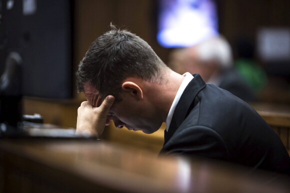 Oscar Pistorius, sur le banc des accusés du tribunal de Pretoria, le 17 mars 2014