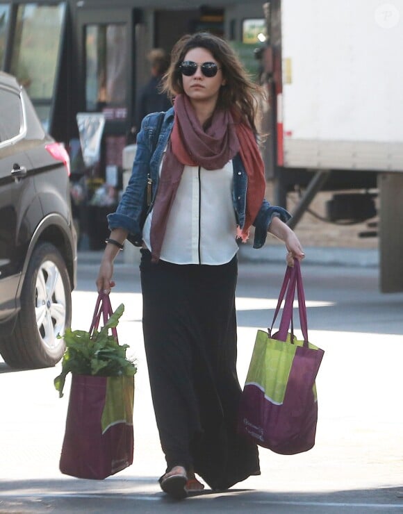 Exclusif - L'actrice Mila Kunis, enceinte, fait ses courses à Studio City, le 7 avril 2014.