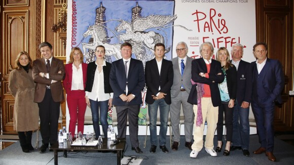 Paris Eiffel Jumping : Charlotte Casiraghi, amis VIP, Virginie Coupérie ravie !