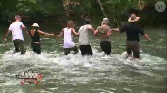 Les Anges traversent la rivière dans Les Anges de la télé-réalité 6 sur NRJ 12 le mercredi 9 avril 2014