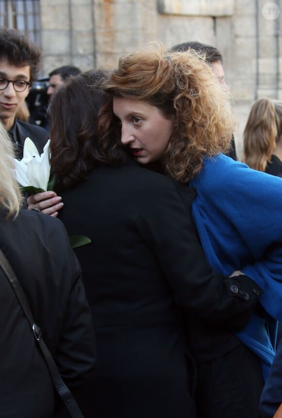 Léa Deforges (fille de Régine Deforges) - Obsèques de Régine Deforges en l'église Saint-Germain-des-Prés à Paris. Le 10 avril 2014.