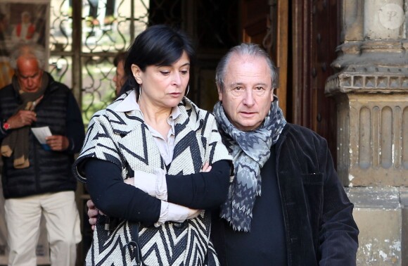 Patrick Braoudé et sa femme Guila - Sortie des obsèques de Régine Deforges en l'église de Saint-Germain-des-Prés à Paris. Le 10 avril 2014.