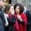 Camille Deforges-Pauvert (Fille de Régine Deforges) et les petits-enfants - Sortie des obsèques de Régine Deforges en l'église de Saint-Germain-des-Prés à Paris. Le 10 avril 2014.
