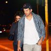 Ashton Kutcher et sa fiancée Mila Kunis, enceinte de leur premier enfant, sortent de chez Umami Burger à Toluca Lake, Los Angeles, le samedi 12 avril 2014. Mila se cache derrière son homme ! 