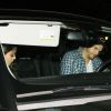 Ashton Kutcher et sa fiancée Mila Kunis, enceinte de leur premier enfant, rejoignent la voiture à la sortie de chez Umami Burger à Toluca Lake, Los Angeles, le samedi 12 avril 2014.