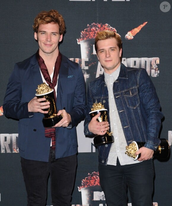 Sam Claflin et Josh Hutcherson lors des MTV Movie Award 2014 au Nokia Theatre à Los Angeles, le 13 avril 2014.