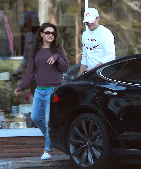 Exclusif - Ashton Kutcher et sa petite amie Mila Kunis à Studio City, le 18 janvier 2014.