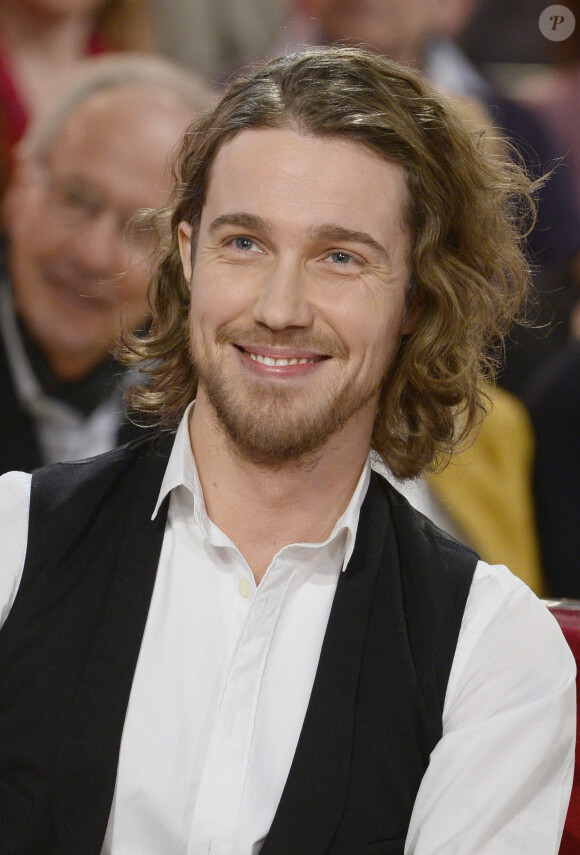 Julien Doré lors de l'enregistrement de l'émission "Vivement dimanche" à Paris, le 29 janvier 2013.