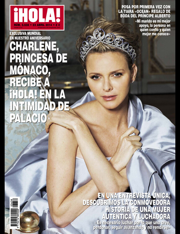 La princesse Charlene de Monaco fait la couverture de la revue espagnole Hola! en date du 23 avril 2014, posant pour la première fois avec le diadème Océan offert par le prince Albert à l'occasion de leur mariage en juillet 2011