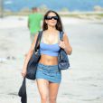 Exclusif - La Fran&ccedil;aise Ana&iuml;s Zanotti arrive sur une plage de Miami pour un apr&egrave;s-midi d&eacute;tente. Le 17 avril 2014. 