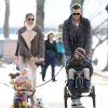 Exclusif - Tom Brady, Gisele Bundchen et leurs enfants Benjamin et Vivian se promènent à Boston. Le 20 avril 2014.