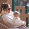 Exclusif - Gisele Bundchen et sa fille Vivian s'amusent dans un parc de Boston. Le 20 avril 2014.