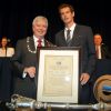 Andy Murray est nommé citoyen d'honneur de la ville de Stirling (Ecosse) par Mike Robbins, représentant du conseil municipal, le 23 avril 2014. 