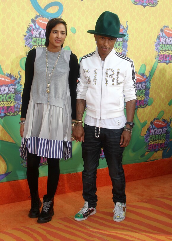 Pharrell Williams et sa femme Helen Lasichanh -aux Kid's Choice Awards à Los Angeles, le 29 mars 2014.